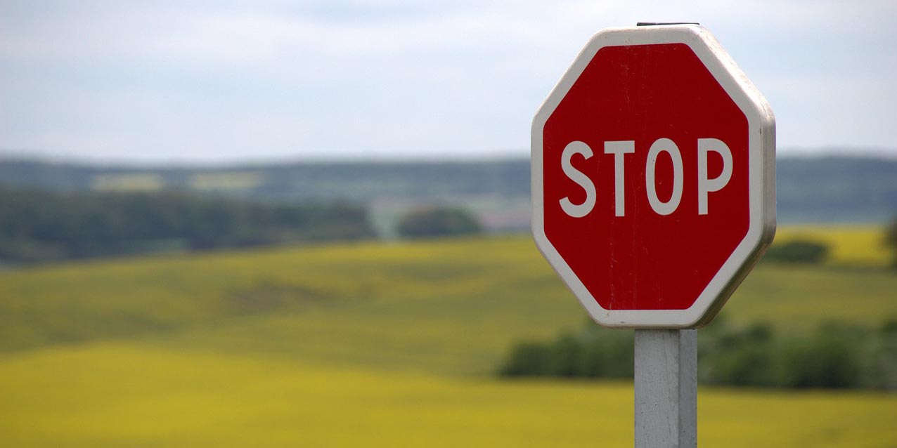 Niezatrzymanie się na znaku STOP i przy sygnalizatorze ze strzałką warunkową